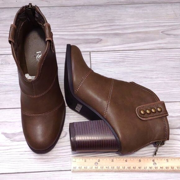 (46-0609) Boots from Refresh Brown Size 6.5 - Picture 3 of 11